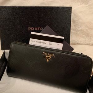 Prada Large Saffiano leather wallet - black